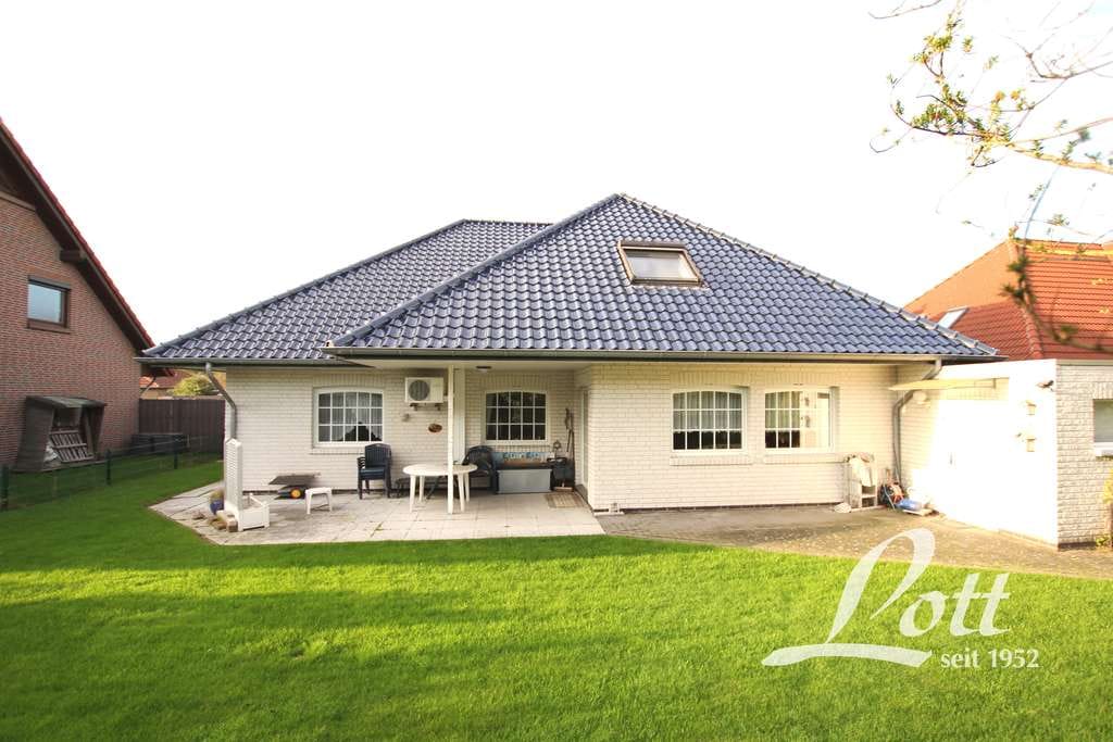 Immobilie in Apen - +++ Großzügiger Bungalow mit Garage in familienfreundlicher Wohnlage in Augustfehn! +++ - Bild 0