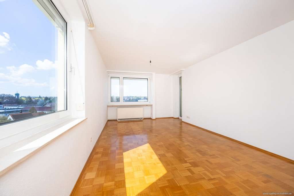 Immobilie in Planegg - Großzügige 4-Zimmer-Wohnung im 5. Obergeschoss mit Aufzug und Balkon in Planegg! - Bild 4