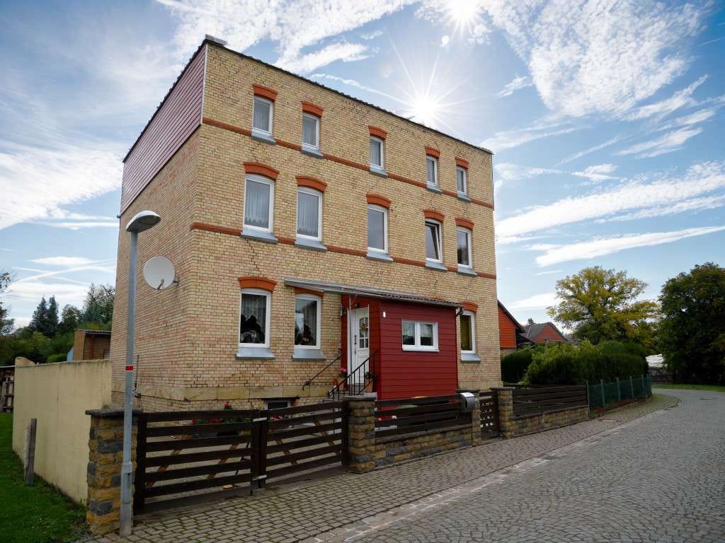 Immobilie in Flöthe - Einfamilienhaus in architektonisch außergewöhnlichem Baustil - Bild 1
