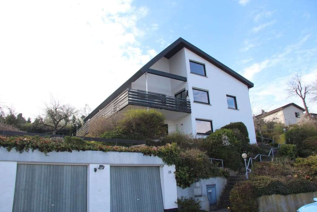 Immobilie in Schlitz - Traumlage mit Fernblick: Großzügiges Familienhaus mit Einliegerwohnung & Ausbaureserve - Bild 1