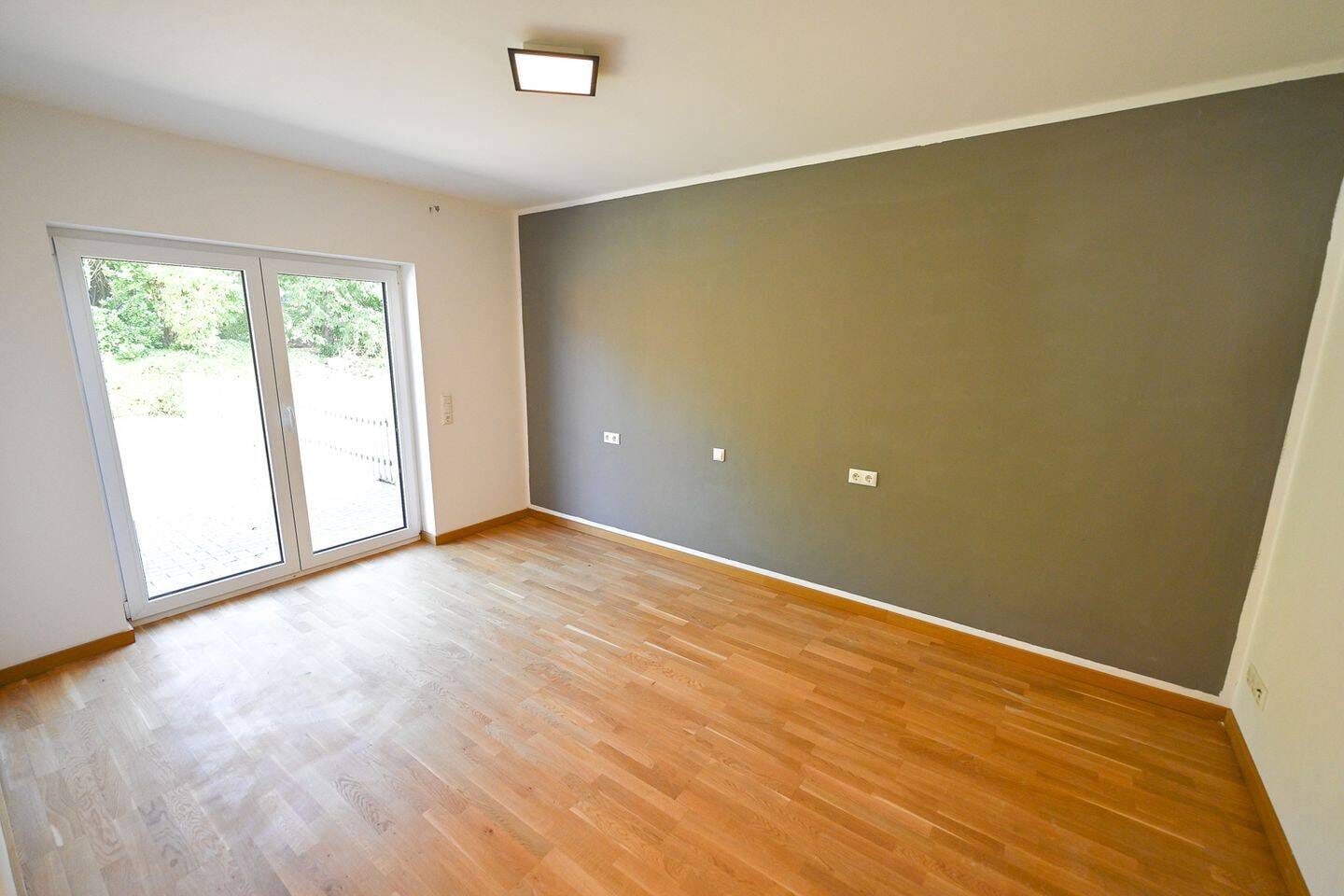 Immobilie in Oberleichtersbach - Doppelhaushälfte/Bungalow mit Garten und hochwertiger Ausstattung - Bild 3