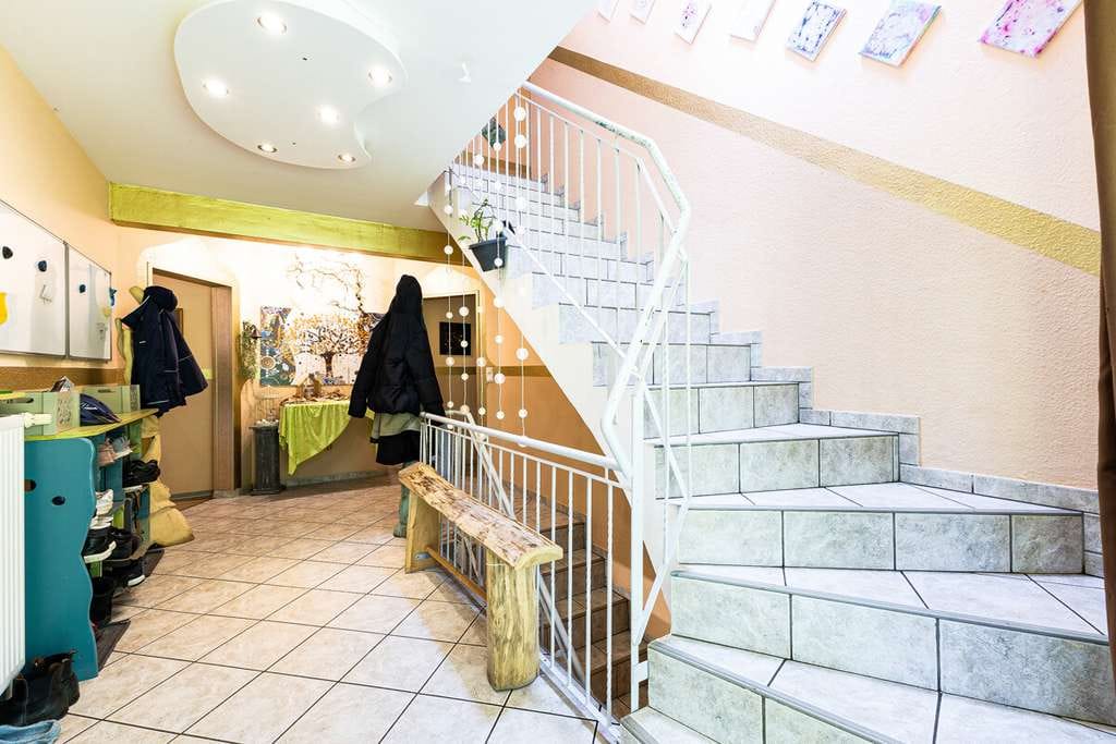 Immobilie in Besdorf - Großzügiges EFH für Mehrgenerationswohnen - Grundstück mit 3 Terrassen in ruhiger Lage - Bild 1