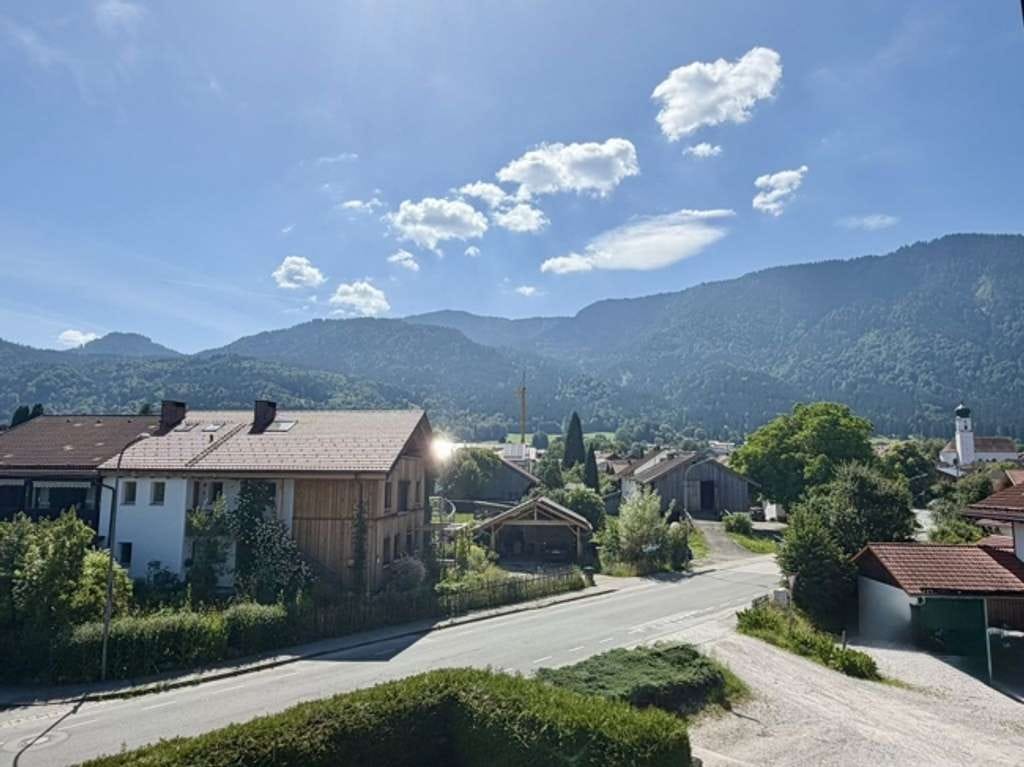 Immobilie in Ohlstadt - Ohlstadt: 2-Zimmer-Dachgeschosswohnung mit besonderem Flair - Bild 0