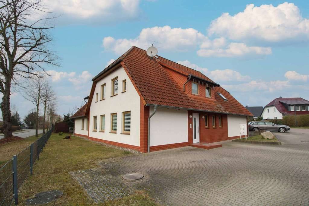 Immobilie in Elmenhorst/Lichtenhagen - Kapitalanlage mit Potenzial – Vermietete Etagenwohnung in Elmenhorst-Lichtenhagen - Bild 0