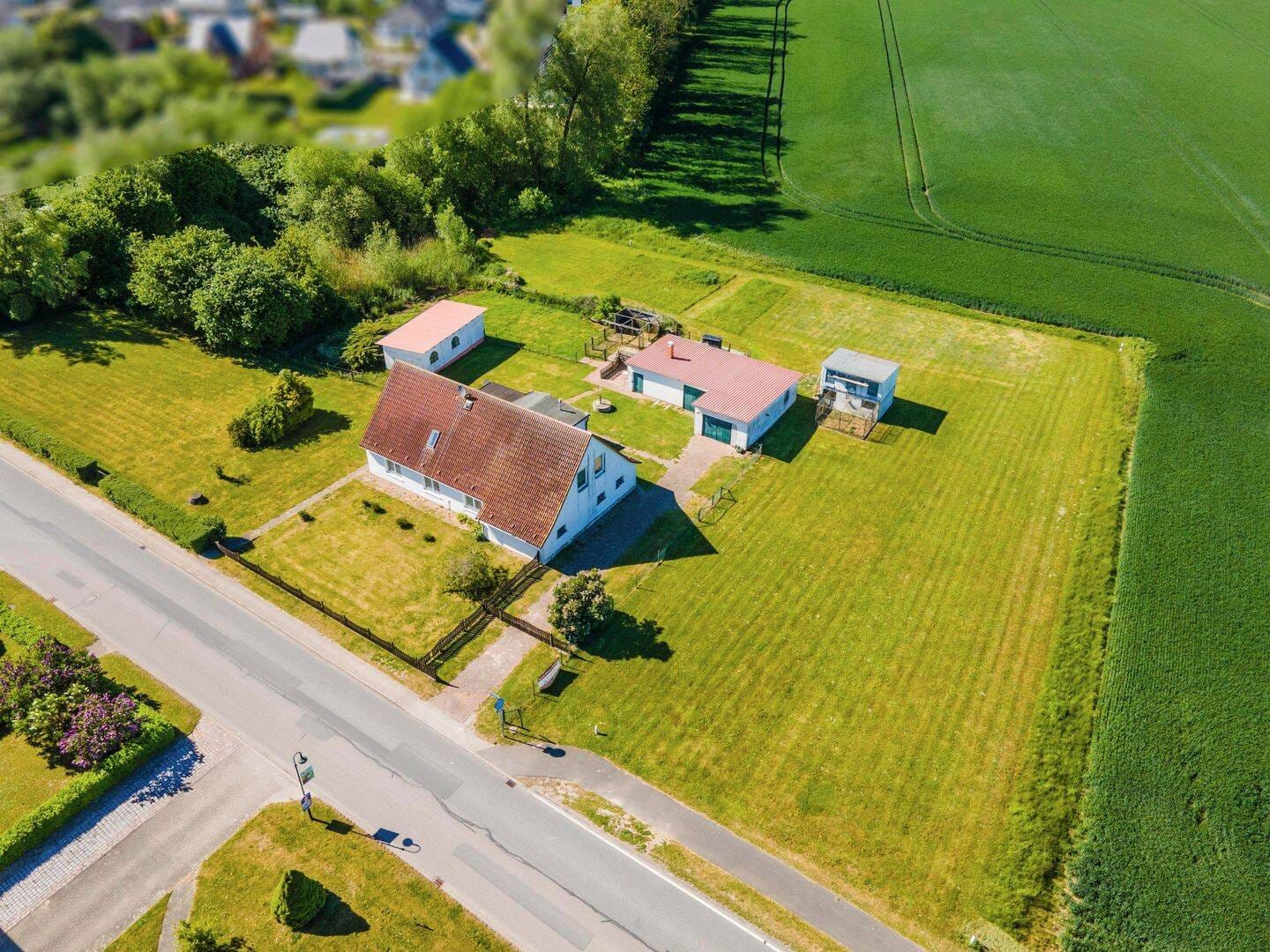 Immobilie in Altenpleen - Ländliches Anwesen mit EFH / Stallteil, Garage, Natur-Teich, Ackerfläche, Kleintierhaltung möglich - Bild 0
