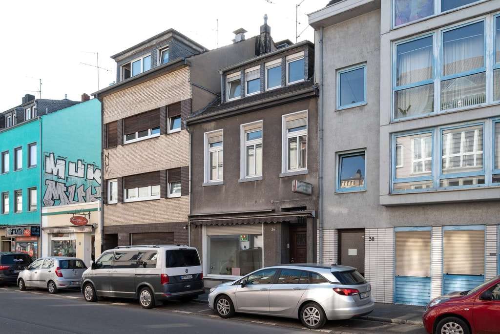 Immobilie in Krefeld - Leerstehendes Mehrfamilienhaus zur Revitalisierung - Bild 0