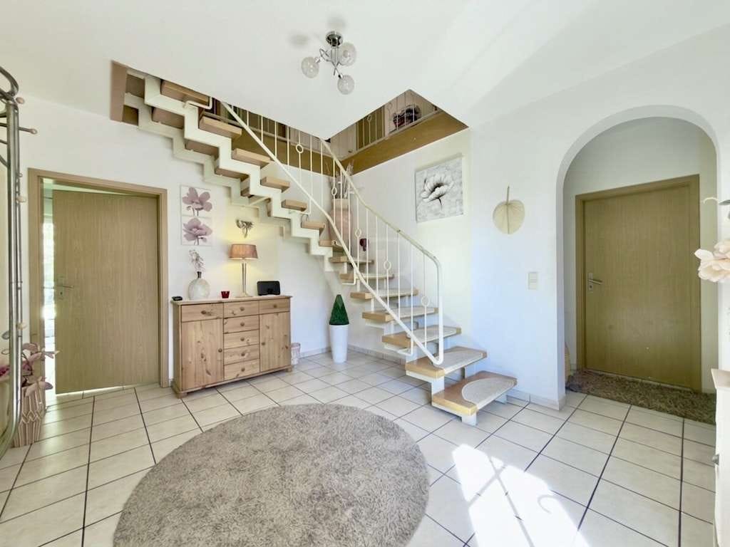 Immobilie in Emsbüren - Wohnkomfort für jede Lebensphase - großzügiges Einfamilienhaus mit Garten - Bild 3
