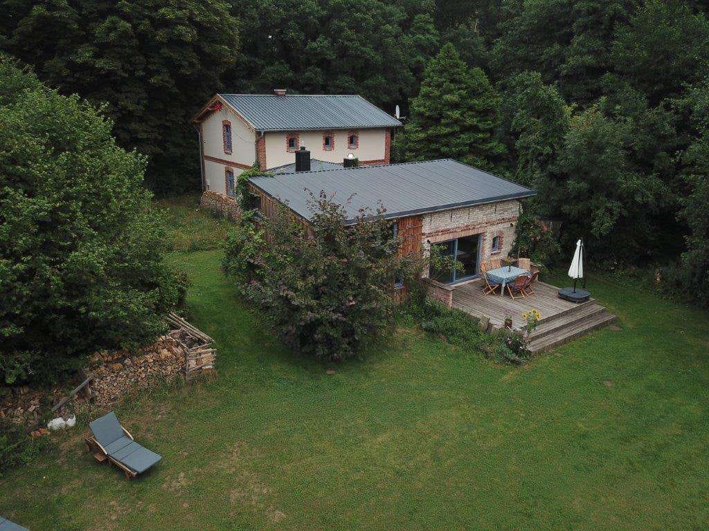 Immobilie in Grambow - Saniertes Landhaus mit 4.500 m² Grundstück, Sauna & 48.000 € Einnahmen p.a. - Bild 1