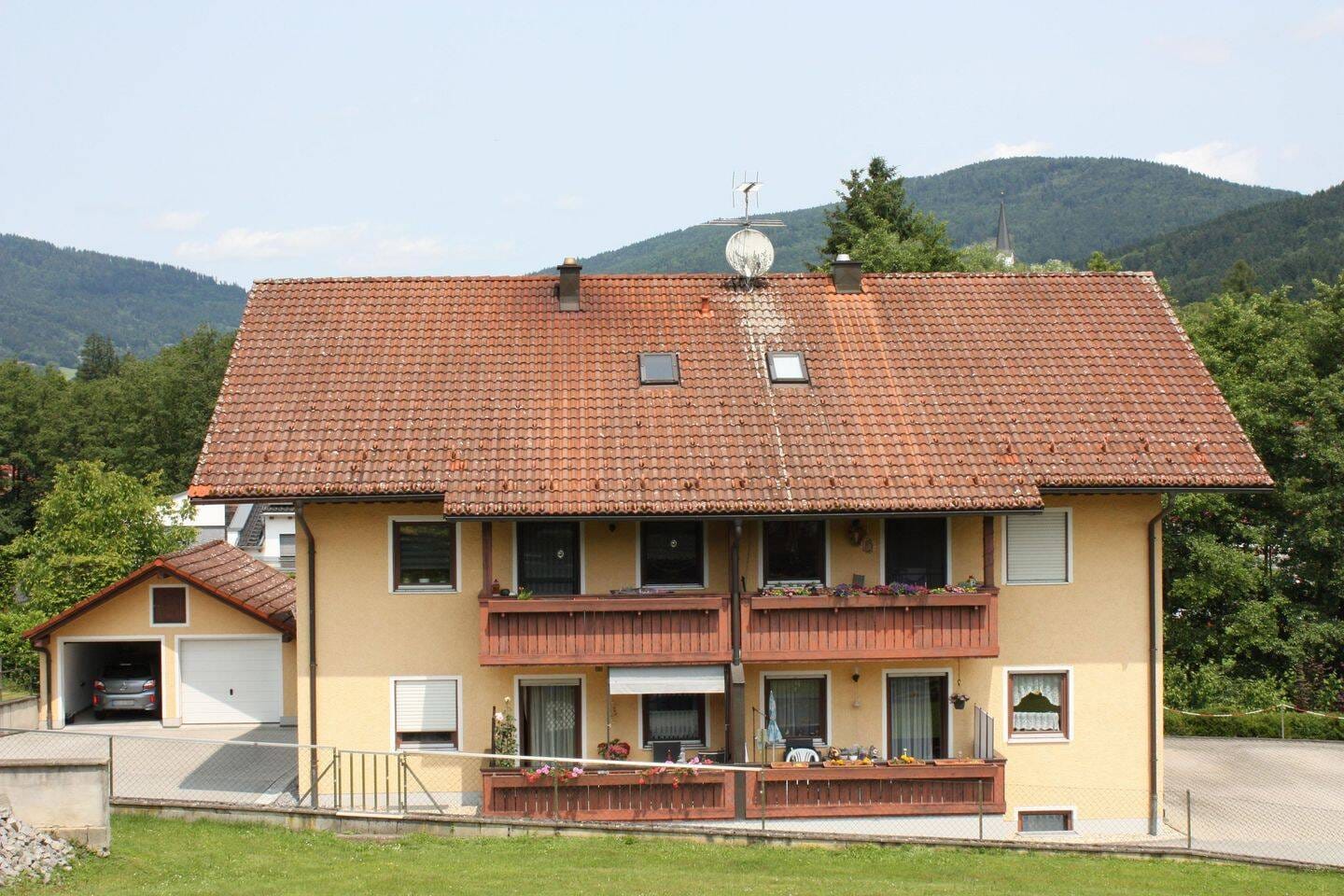 Immobilie in Bernried - Kapitalanlage! 6-Fam.-Haus nähe Schloss Egg - Bild 1