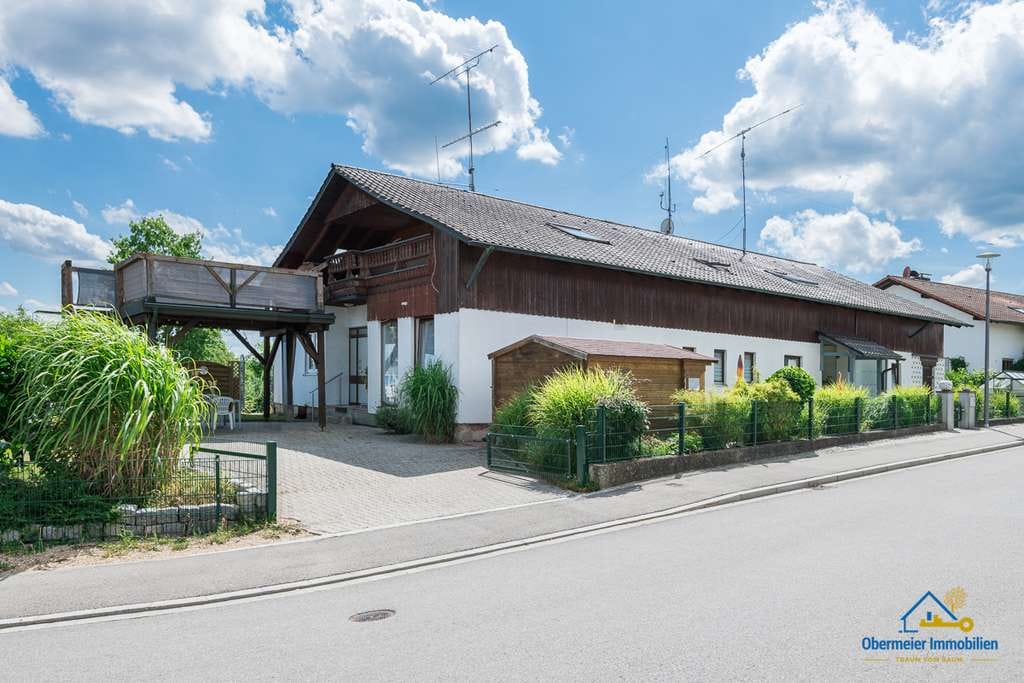 Immobilie in Ihrlerstein - Besonderes Einfamilienhaus mit Ferienapartments, Wintergarten, Sauna & Loggia und Blick auf Kelheim - Bild 2
