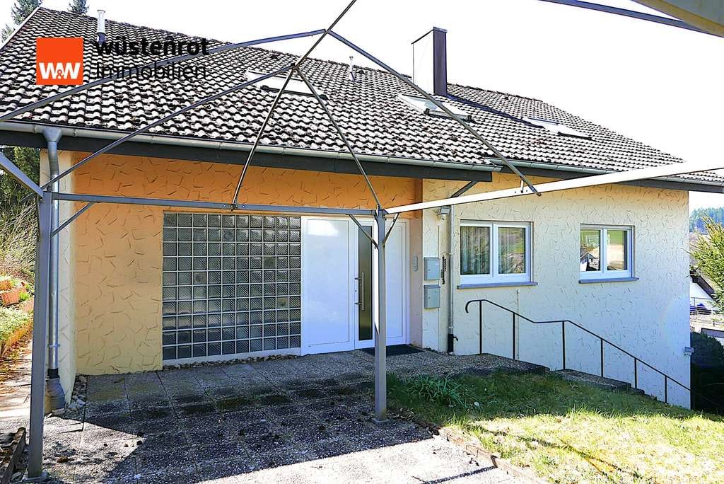 Immobilie in Glatten - Zweifamilienhaus mit Einliegerwohnung und drei Garagen in Glatten in bester Aussichtslage. - Bild 1