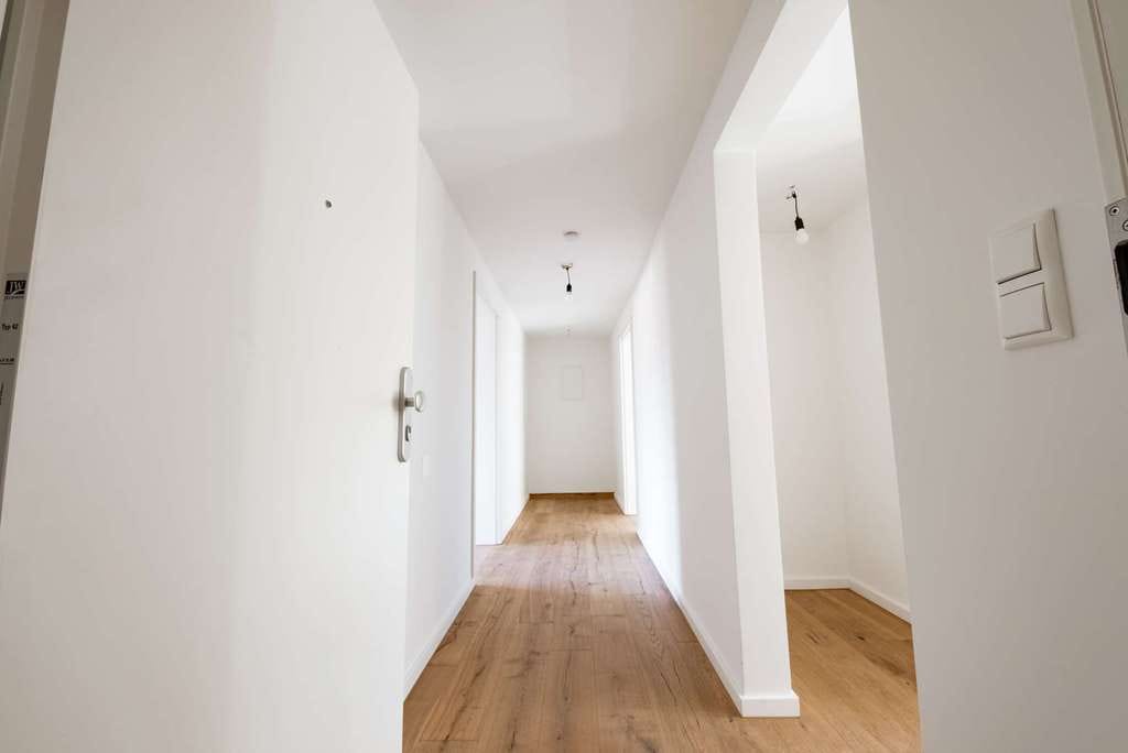 Immobilie in Miesbach - Stilvoll & Bezugsfrei: Lichtdurchflutete 2-Zimmer-Wohnung im Herzen Oberbayerns - Bild 3