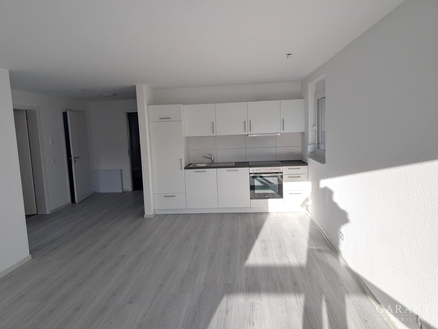 Immobilie in Furtwangen im Schwarzwald - Exklusive 1 Zimmer-Neubau-EG-Whg. in Toplage von Furtwangen - energieeffizient, modern, erstklassig! - Bild 3
