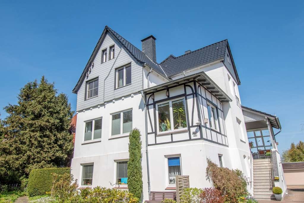 Immobilie in Schleswig - Stilvolle Stadtvilla in privilegierter Lage – mit Blick auf die historischen Wahrzeichen Schleswigs - Bild 0