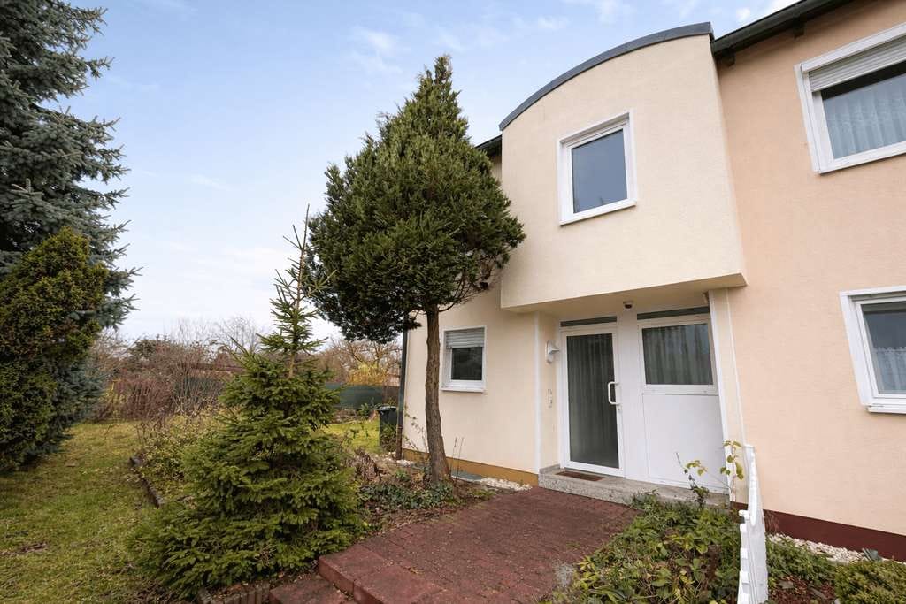 Immobilie in Goethestadt Bad Lauchstädt - Reihenendhaus mit großen Garten und Garage - Bild 1