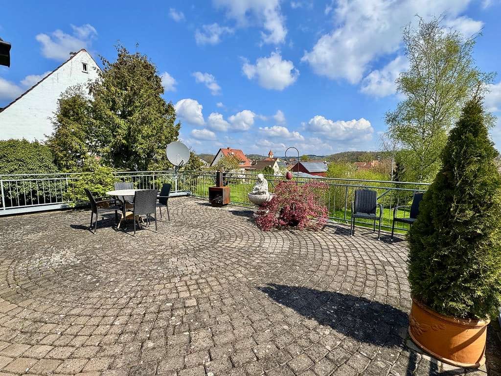 Immobilie in Michelau in Oberfranken - Traumhaftes Wohnhaus mit Wintergarten, XXL-Terrasse und Garten in Michelau OT - Bild 4