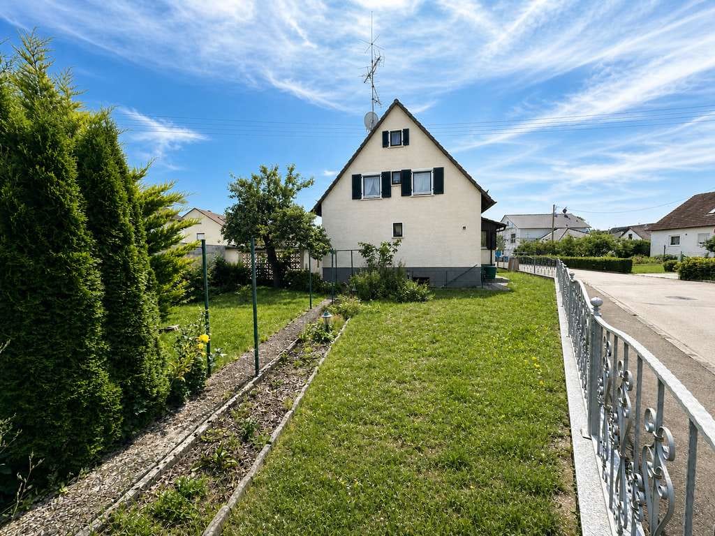 Immobilie in Bernstadt - Charmantes Einfamilienhaus mit Garten, Potenzial & Wohlfühlcharakter - Bild 3
