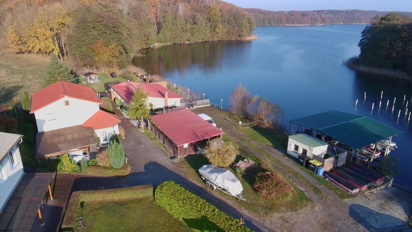 Immobilie in Feldberger Seenlandschaft - Modern und ruhig wohnen in einmaliger Lage direkt am Carwitzer See ! - Bild 0