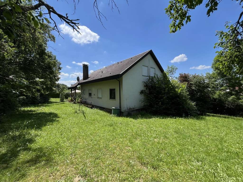 Immobilie in Ingelfingen - Raum zum Leben: Großes Einfamilienhaus mit Garage und viel Potenzial - Bild 1