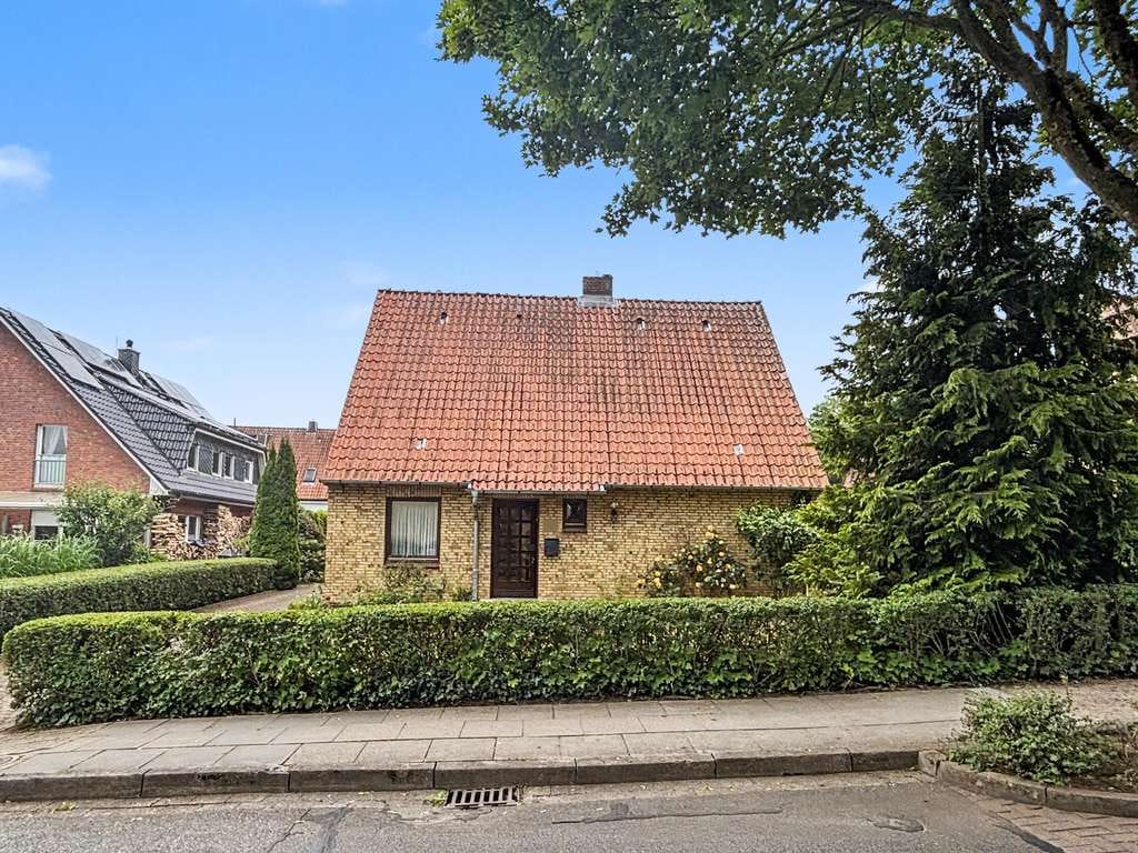 Immobilie in Reinfeld - Großzügiges Einfamilienhaus in ruhiger und gesuchter Wohnlage von Reinfeld - Bild 1