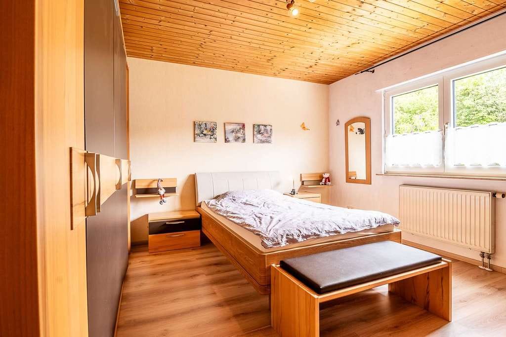 Immobilie in Rockeskyll - Einfamilienhaus mit ELW in Rockeskyll - Garage mit Dachterrasse & Weitblick - Bild 4