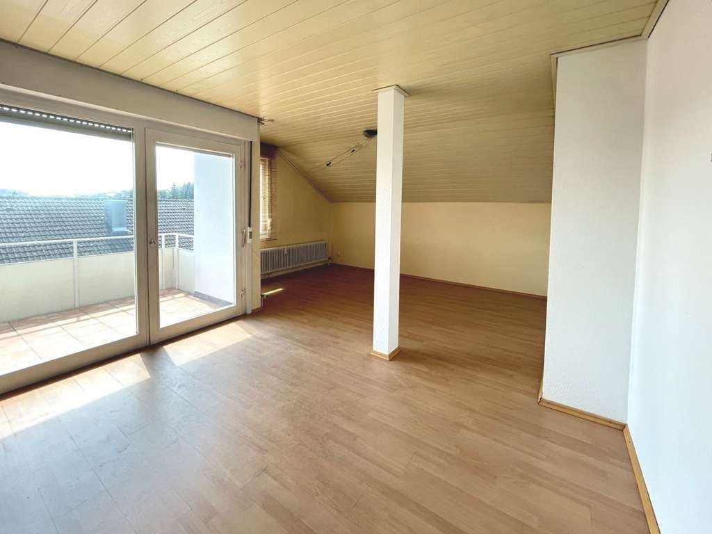 Immobilie in Illerrieden - Charmante Dachgeschoßwohnung mit gelungenem Grundriss - Bild 1