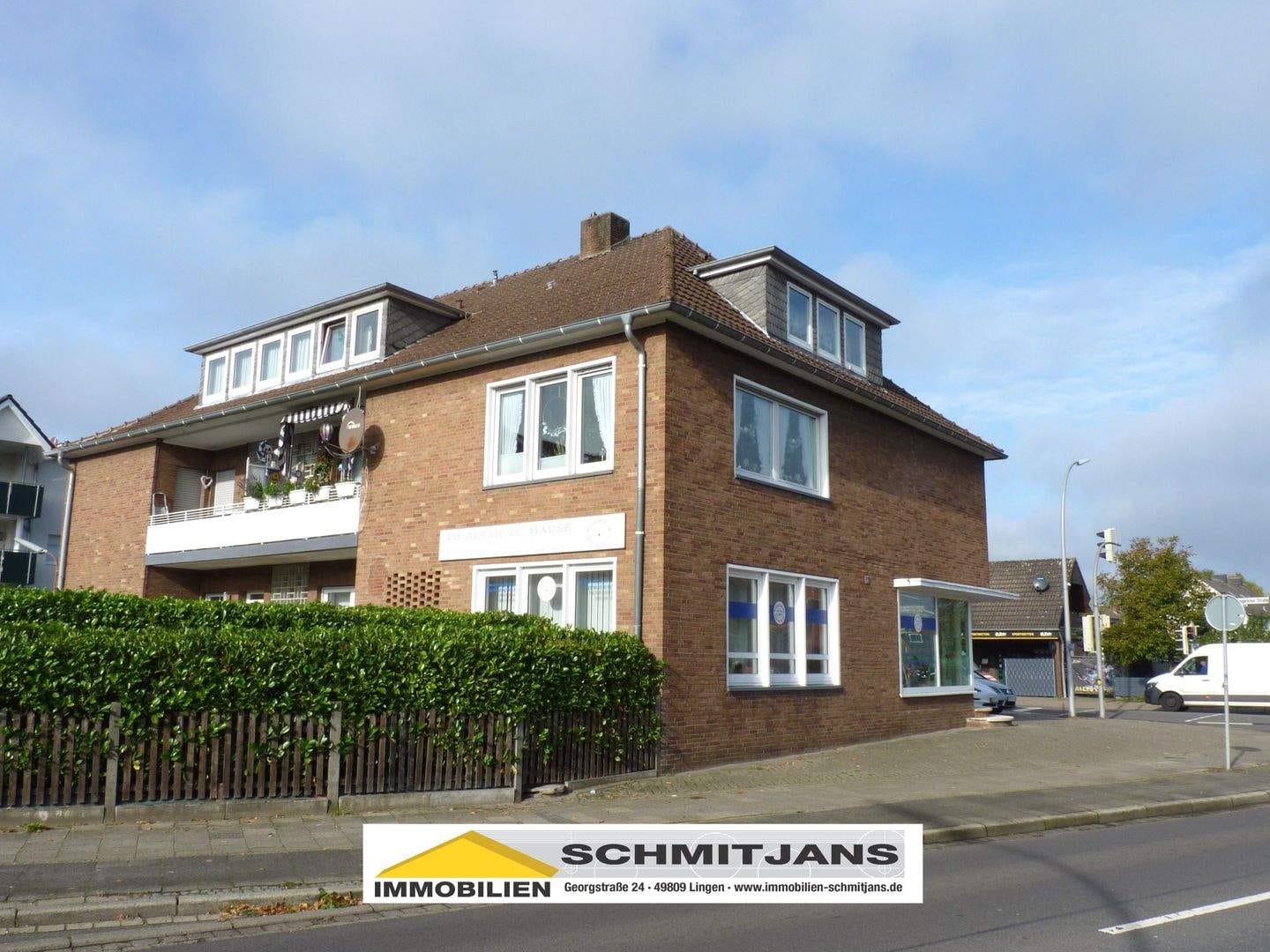 Immobilie in Lingen (Ems) - Investoren aufgepasst! Solides, fortlaufend renoviertes Mehrfamilienhaus in zentrumsnaher Lage! - Bild 0