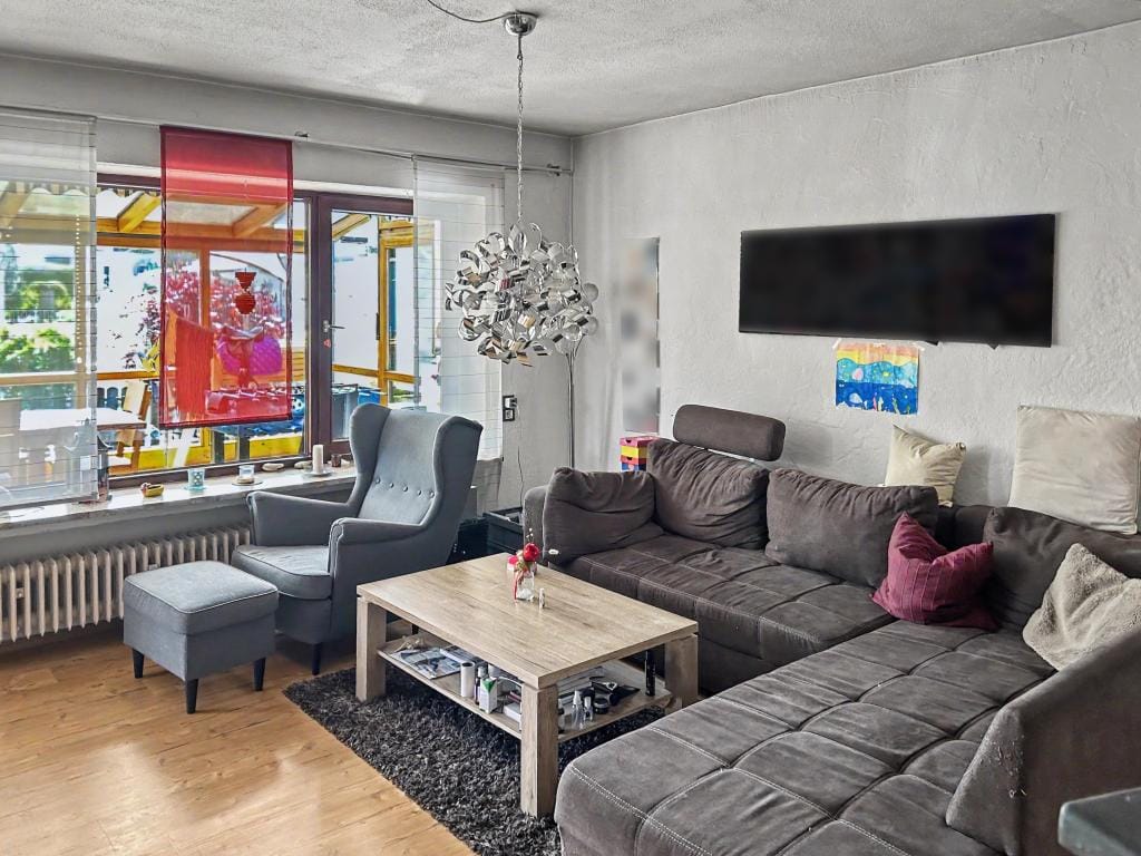 Immobilie in Mamming - Attraktive 5-Zimmer-Erdgeschosswohnung mit Garten, Wintergarten & zusätzlichem Wohnraum in Mamming - Bild 2