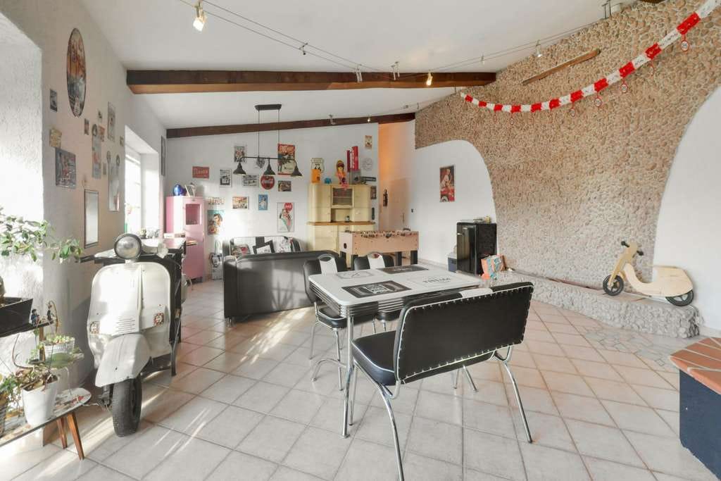Immobilie in Bedburg - Beeindruckende 204 m²-Wohnung mit Hauscharakter, Balkonen, Kamin und Garten in Bedburg - Bild 3