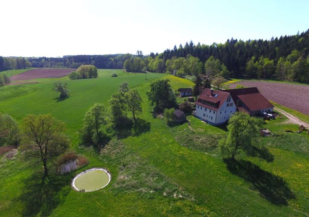 Immobilie in Frankenhardt - Traumhaft & selten: Aussiedlerhof mit ca.1,3 ha Grund in absoluter Alleinlage zw. Ellw.- Cr. (B 290) - Bild 2