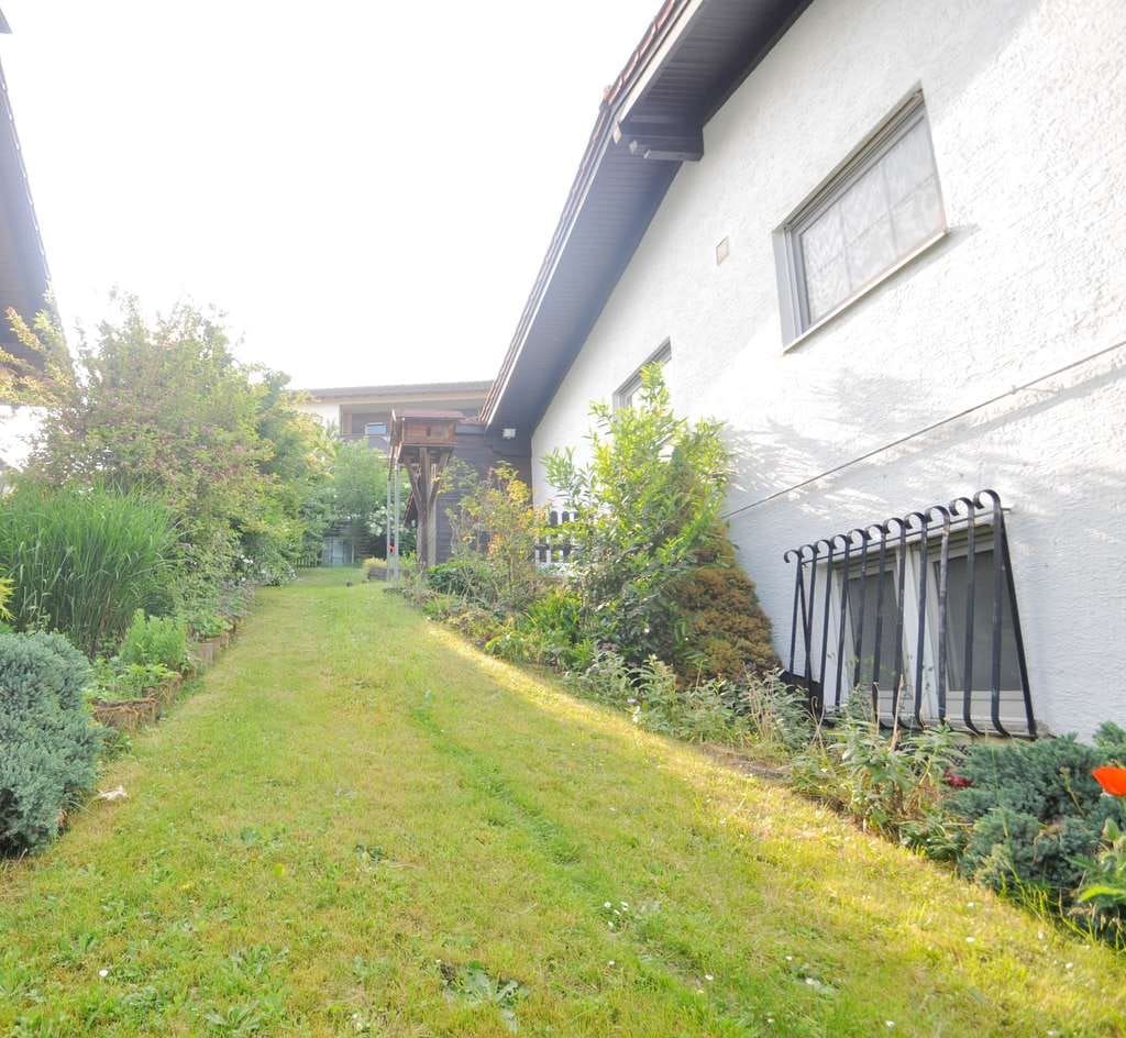 Immobilie in Büdingen - Gepflegtes Einfamilienhaus mit großem Garten - Bild 2