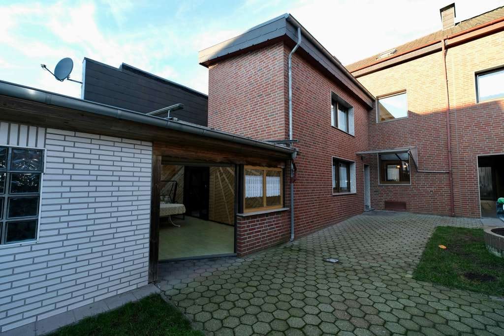 Immobilie in Viersen - Außergewöhnliche Flächenvielfalt auf mehreren Ebenen – ideal für Familien oder Mehrgeneratione - Bild 1
