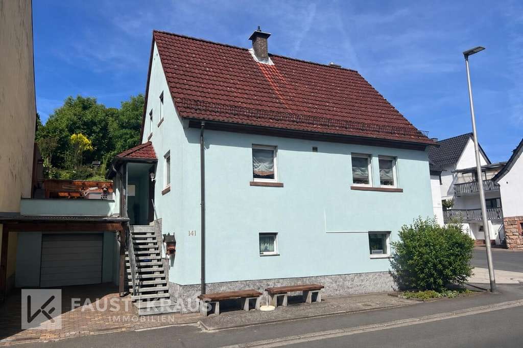 Immobilie in Weibersbrunn - Gepflegtes Wohnhaus mit großem Grundstück, Garage, Carport und vielseitigen Nutzungsmöglichkeiten - Bild 0