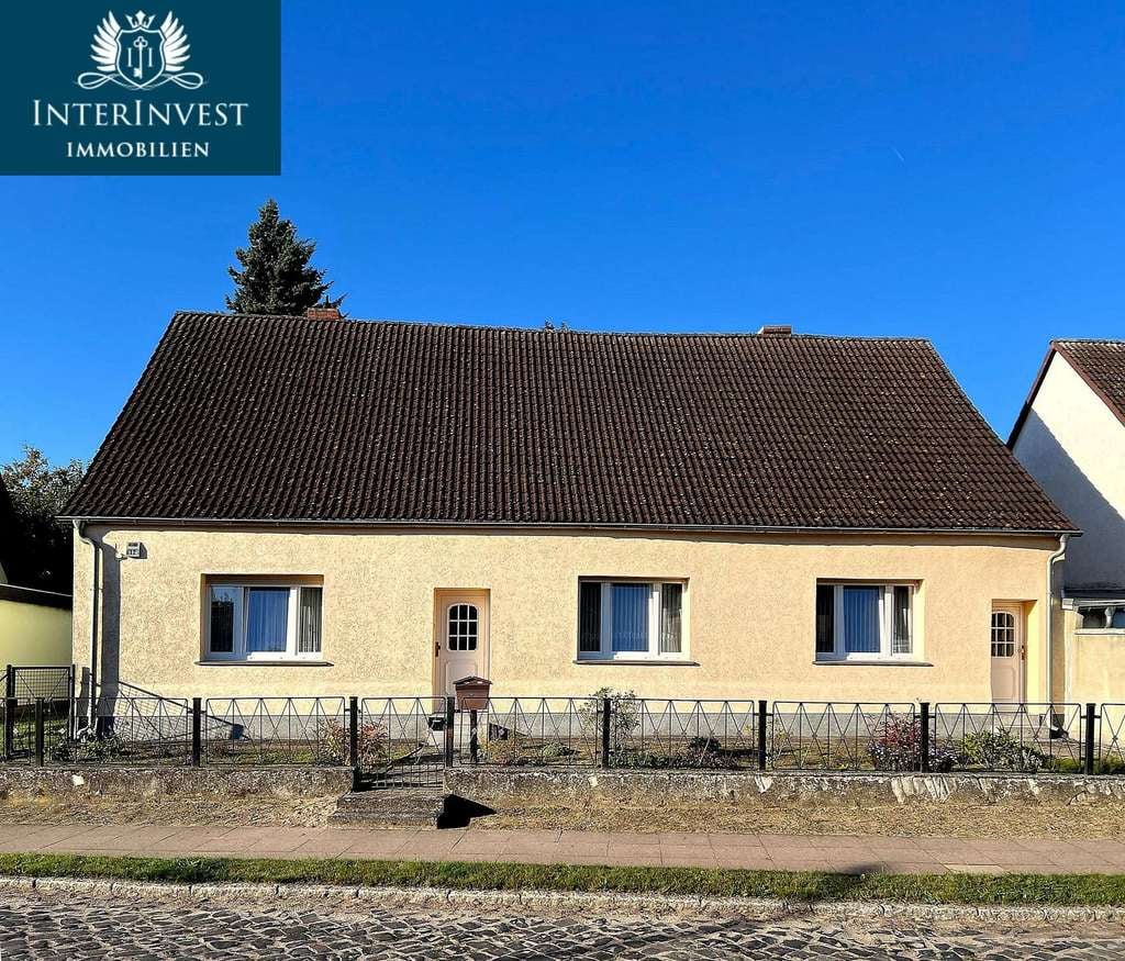 Immobilie in Brandenburg an der Havel - Ländliche Ruhe trifft Stadtnähe – Vielseitiges Einfamilienhaus ideal für Familien. - Bild 0