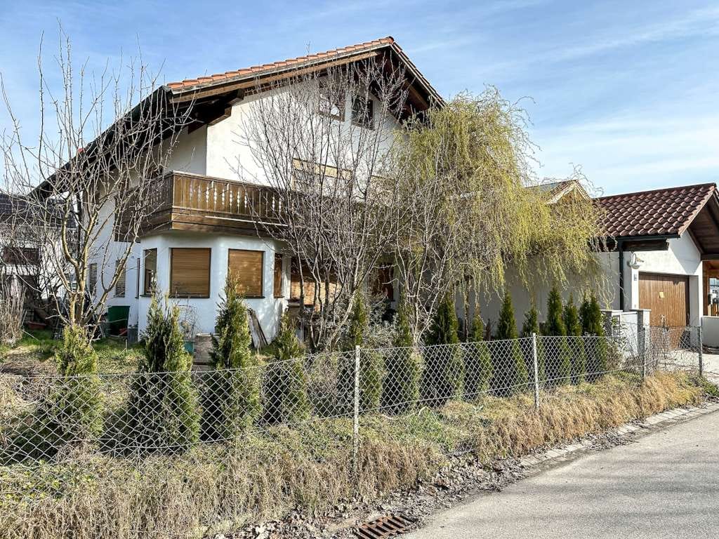 Immobilie in Stephanskirchen - Solides Zweifamilienhaus mit vielen Möglichkeiten! - Bild 1