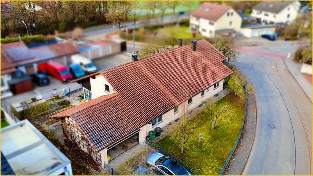Immobilie in Dorfen - Dorfen - gepflegtes Einfamilienhaus mit Einliegerwohnung, Wintergarten, DG-Ausbaureserve und großem Garten - Bild 1