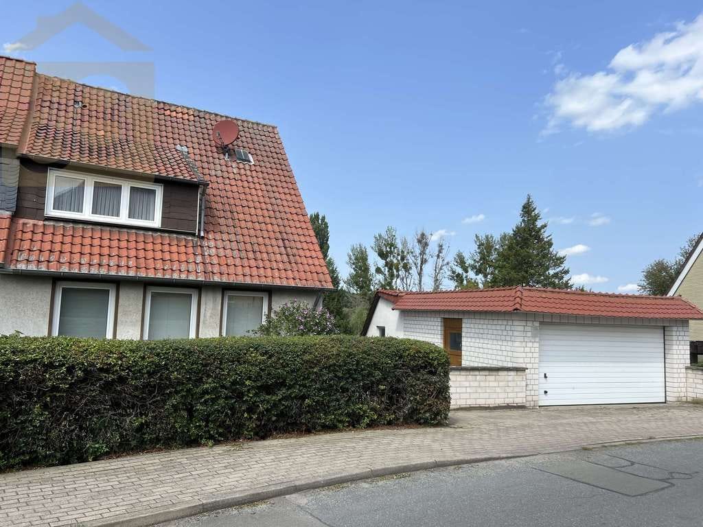 Immobilie in Schöppenstedt - Doppelhaushälfte in Schöppenstedt mit Eigentumsgrundstück! Meine Immobilie = Mein Partner! - Bild 0