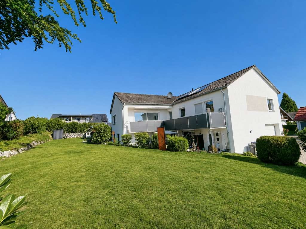 Immobilie in Fronreute - Energetisch saniertes Haus mit ELW - Begehrte Aussichtslage Blitzenreute - 1046m² Eckgrundstück - Bild 1