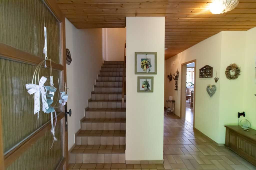 Immobilie in Wettstetten - Doppelhaushälfte mit Potenzial in ruhiger Lage + ca. 123 m² Wohnfläche - Bild 3