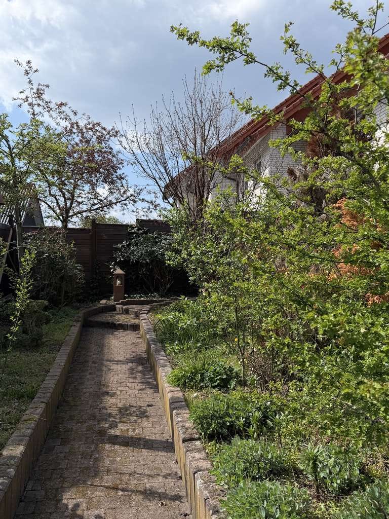 Immobilie in Augustdorf - Solides Reihenendhaus in beliebter Wohnlage von Augustdorf - Bild 1