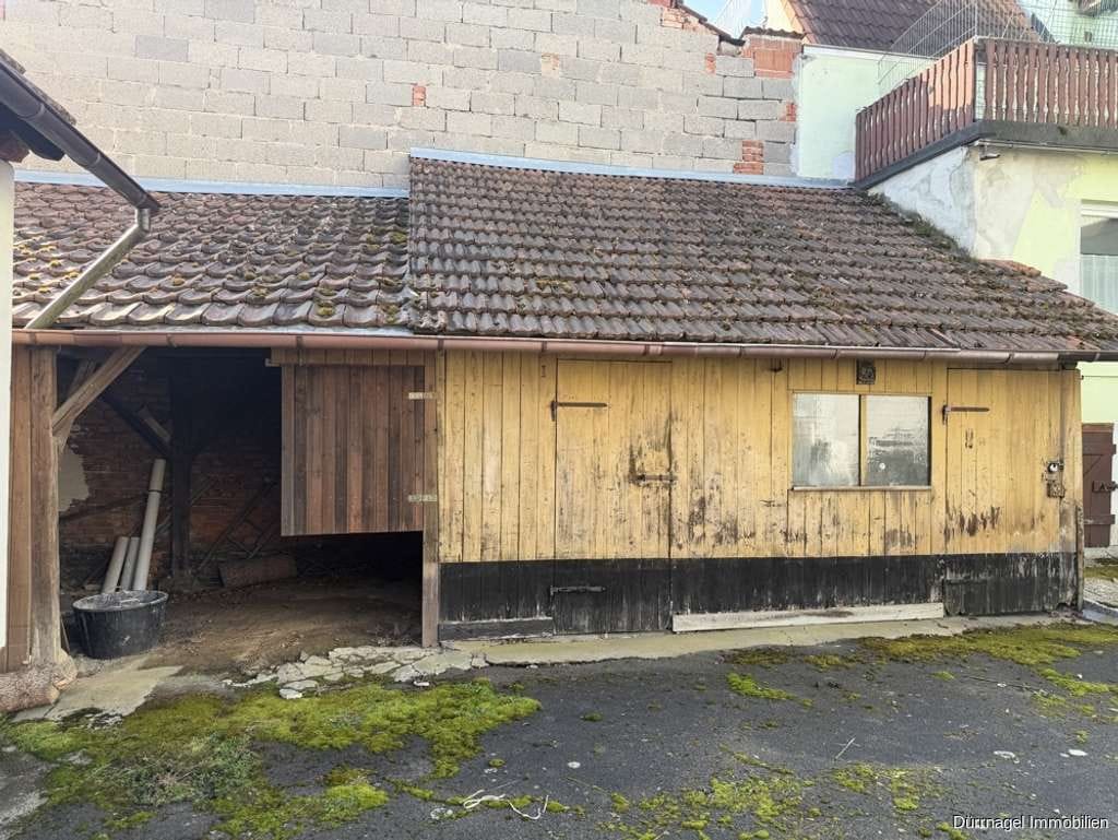 Immobilie in Helmstadt - Ein-/Zweifamilienhaus mit Balkon und Nebengebäude in Helmstadt - Bild 2