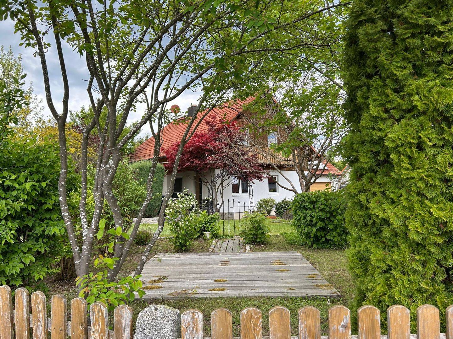 Immobilie in Grafenwöhr - Gepflegtes Haus mit grüner Oase lädt ein - Bild 2