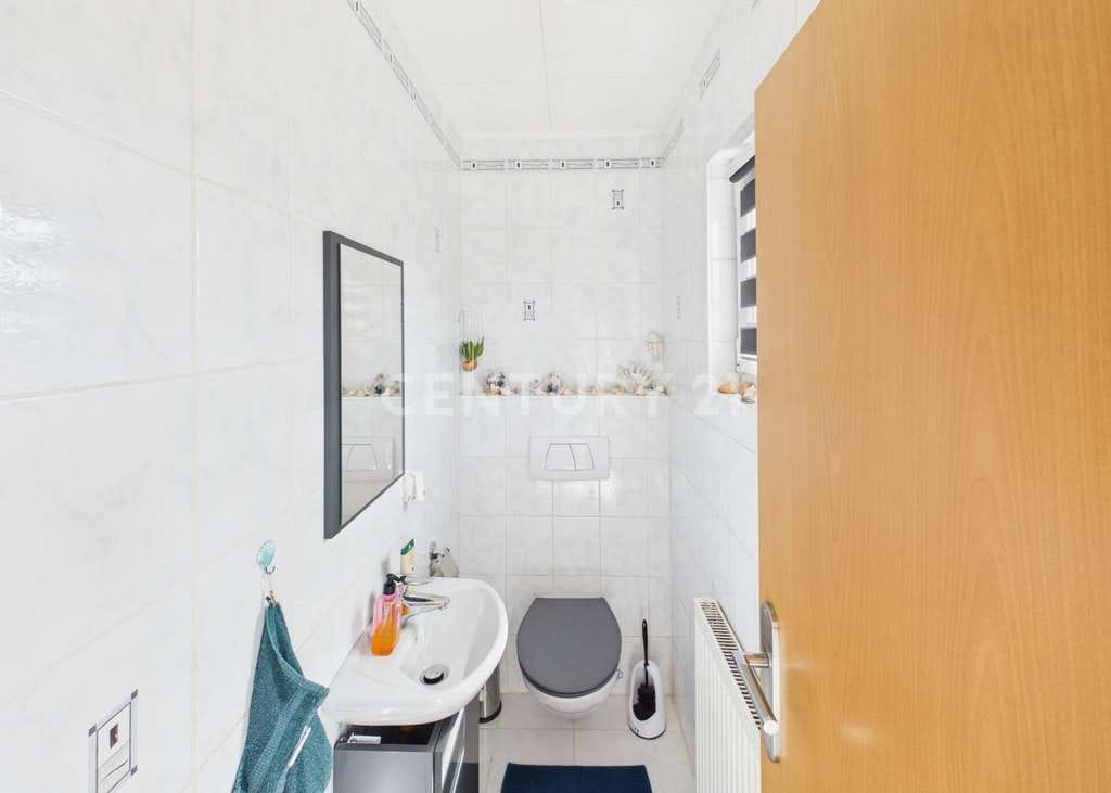 Immobilie in Hornbach - Ein Zuhause zum Verlieben – Freistehendes Familienhaus mit Wintergarten und Traumgarten - Bild 2