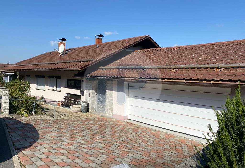 Immobilie in Thurmansbang - AUSSICHTSREICHES EINFAMILIENHAUS
MIT EINLIEGERWOHNUNG
 - Bild 1