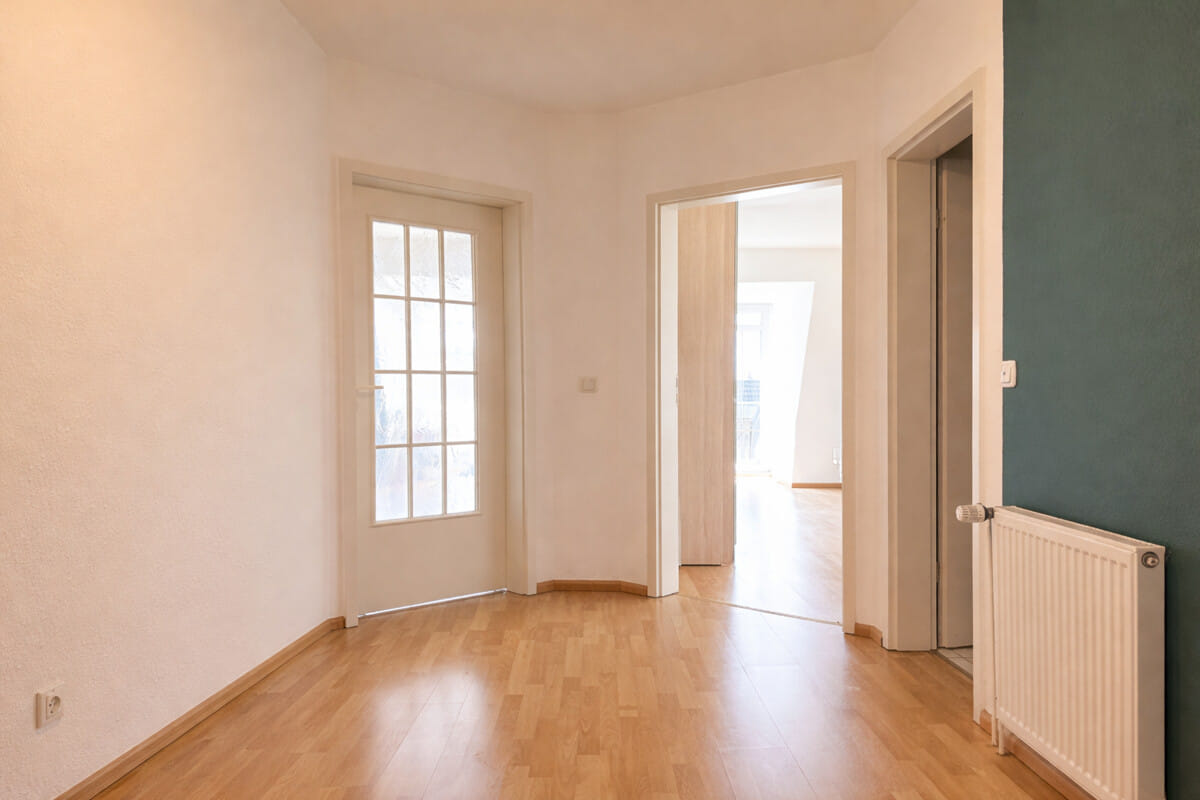 Immobilie in Wiefelstede - Attraktive Kapitalanlage: Vermietete Dachgeschosswohnung mit Balkon & Stellplatz in Metjendorf - Bild 1