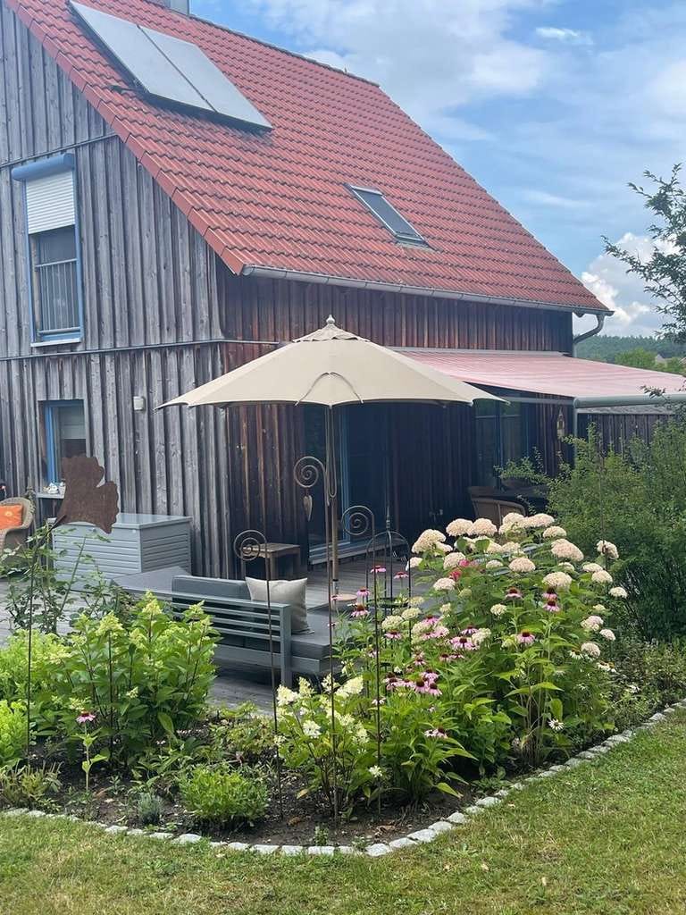 Immobilie in Wilhelmsdorf - Freistehendes Wohlfühlhaus in Holzständerbauweise mit großer Scheune und Traumgarten - Bild 0