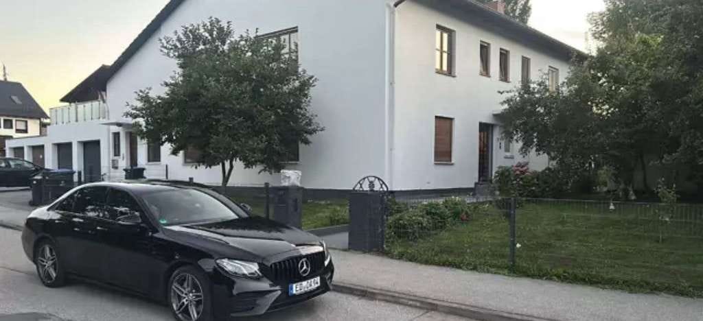 Immobilie in Walpertskirchen - Großes Zweifamilienhaus mit Pool und Dachterrasse in 85469 Walpertskirchen - Bild 4
