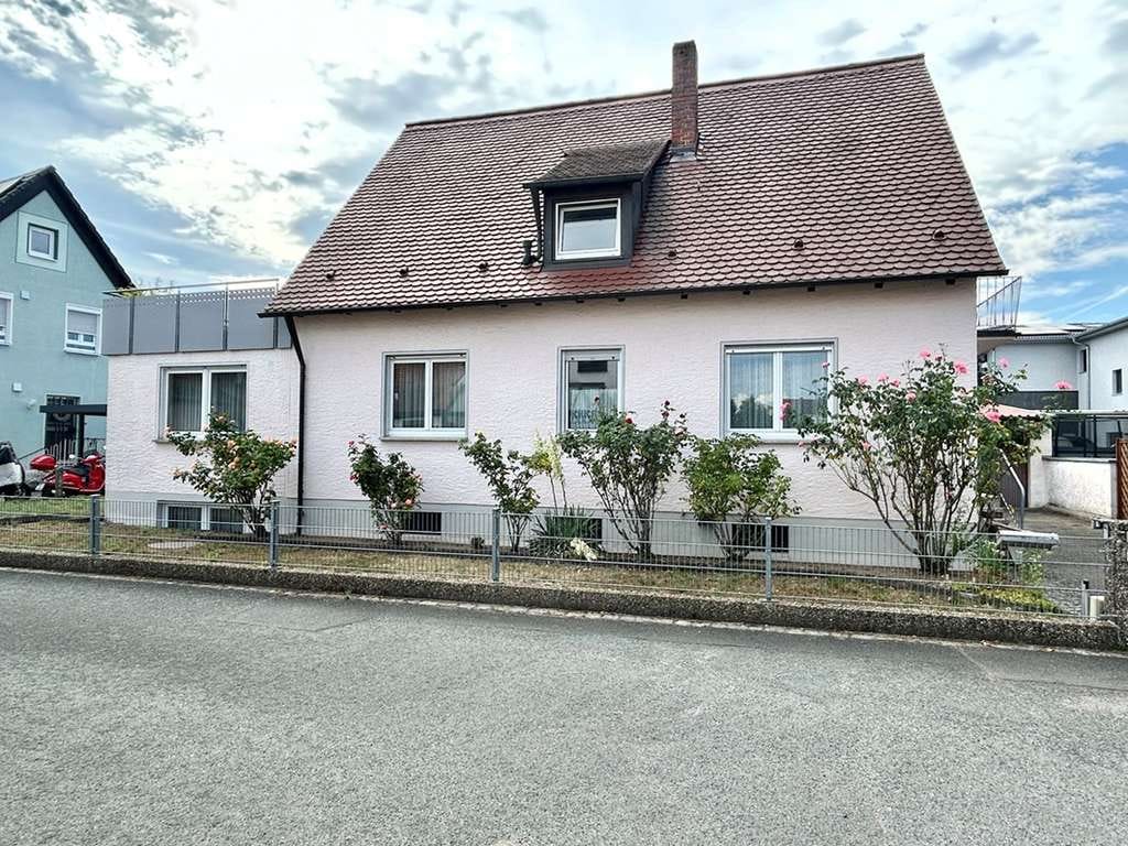 Immobilie in Baiersdorf - Ruhig gelegenes Zweifamilienhaus in Baiersdorf-Wellerstadt - Bild 1