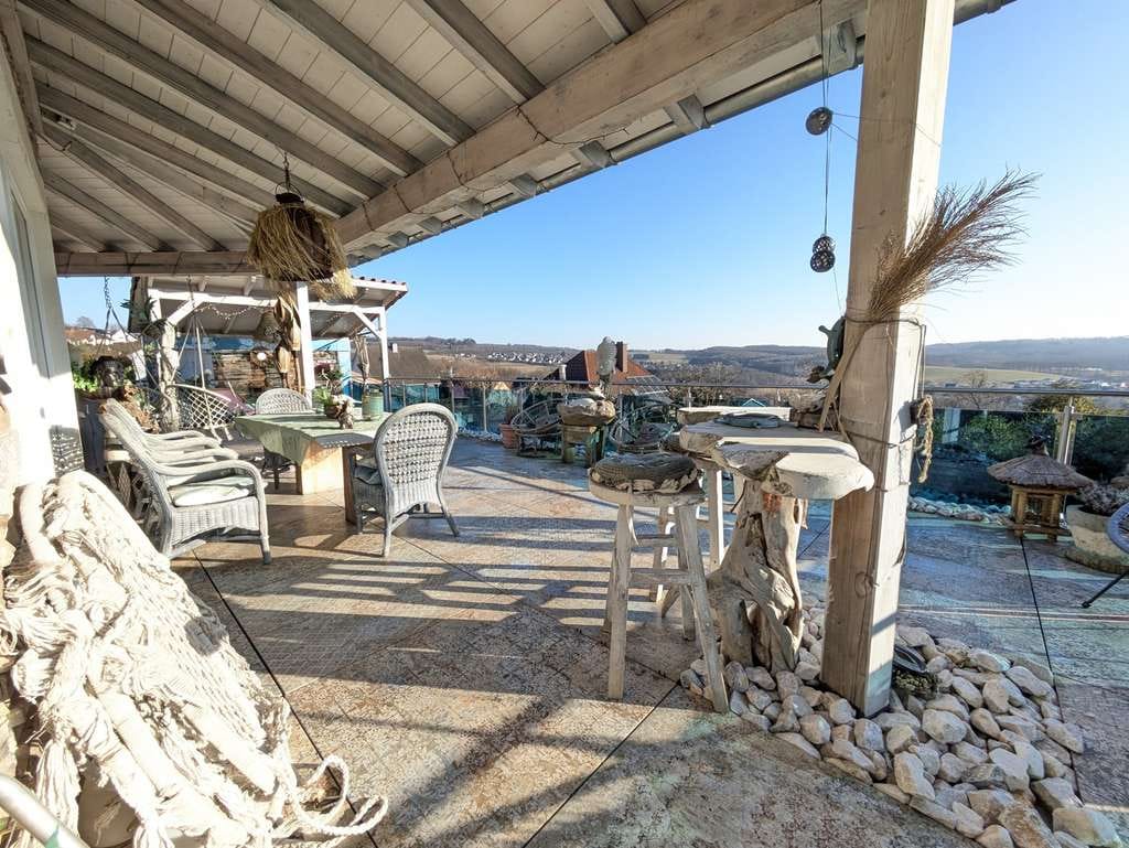 Immobilie in Molzhain - Exklusives Wohnerlebnis: Traumhaftes Einfamilienhaus mit zwei Einliegerwohnungen, Weitblick & Baupot - Bild 2