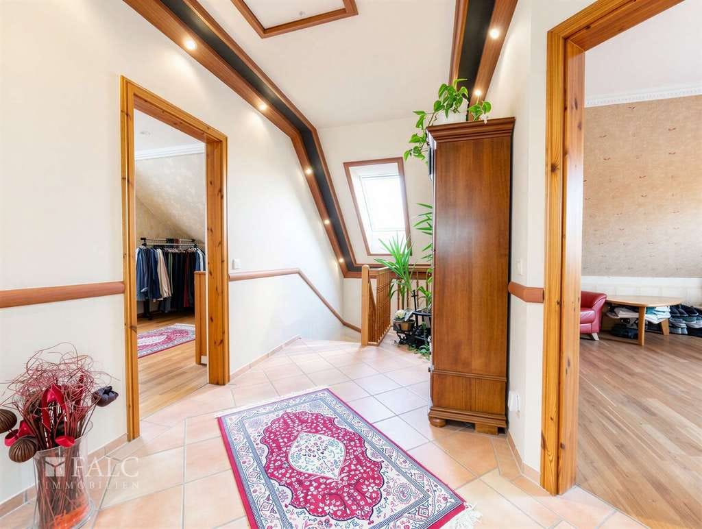 Immobilie in Nordstemmen - Gepflegtes, großes EFH mit schönem Garten + Zimmer mit wohnraumähnlichem Charakter im Keller - Bild 3